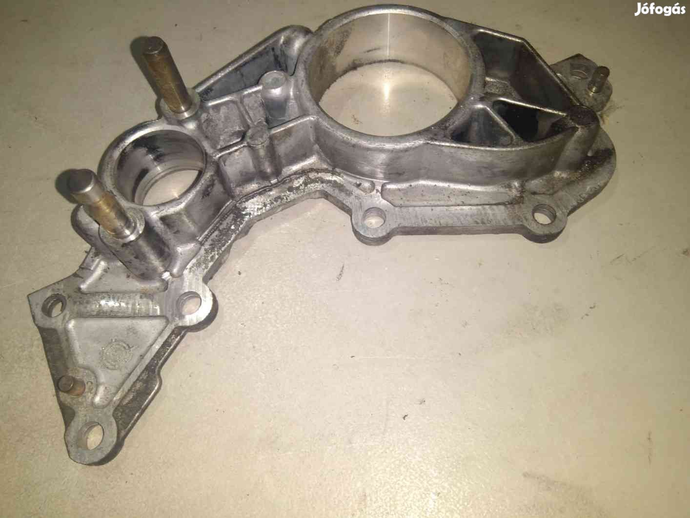 Mercedes ML 270 Vezérmű Fedél - Üzemanyag Szivattyú Tartó