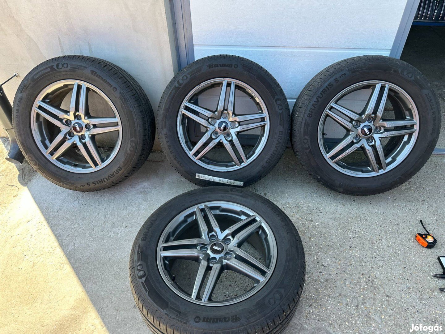 Mercedes ML -hez 18-as alufelni szett eladó nyári gumikkal