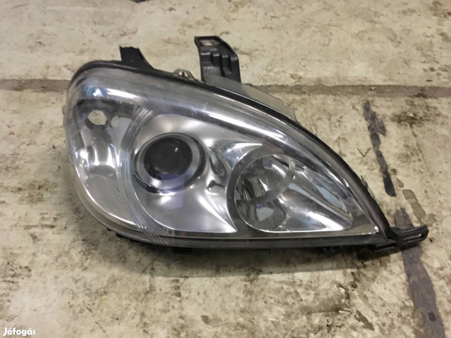 Mercedes ML jobbos halogén lámpa,enyhén sérült plexivel