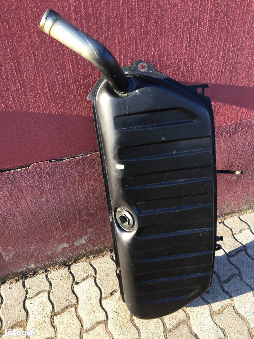 Mercedes Mercedes-Benz W124 alapméretes tank üzemanyag tartály