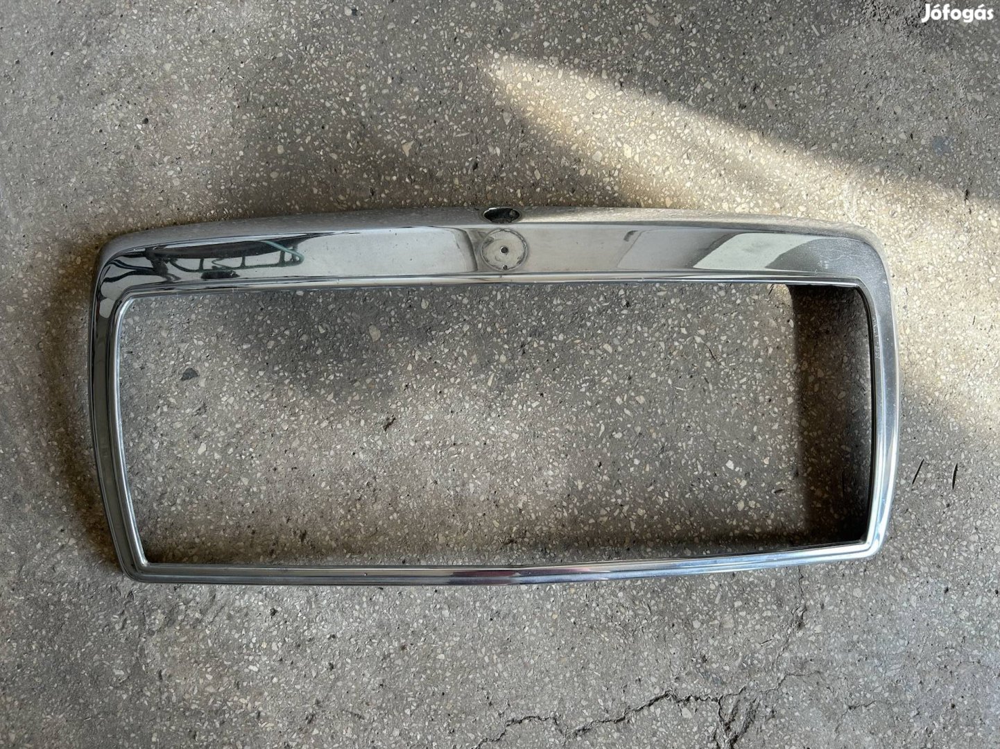 Mercedes Mercedes-Benz W124 gyári hűtőrács króm keret