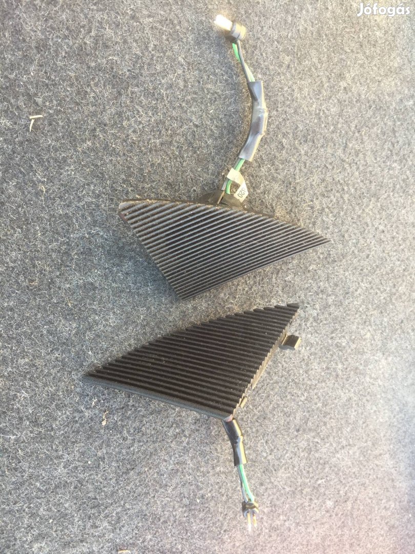 Mercedes Mercedes-Benz W202 gyáei cicergő hangszóró pár