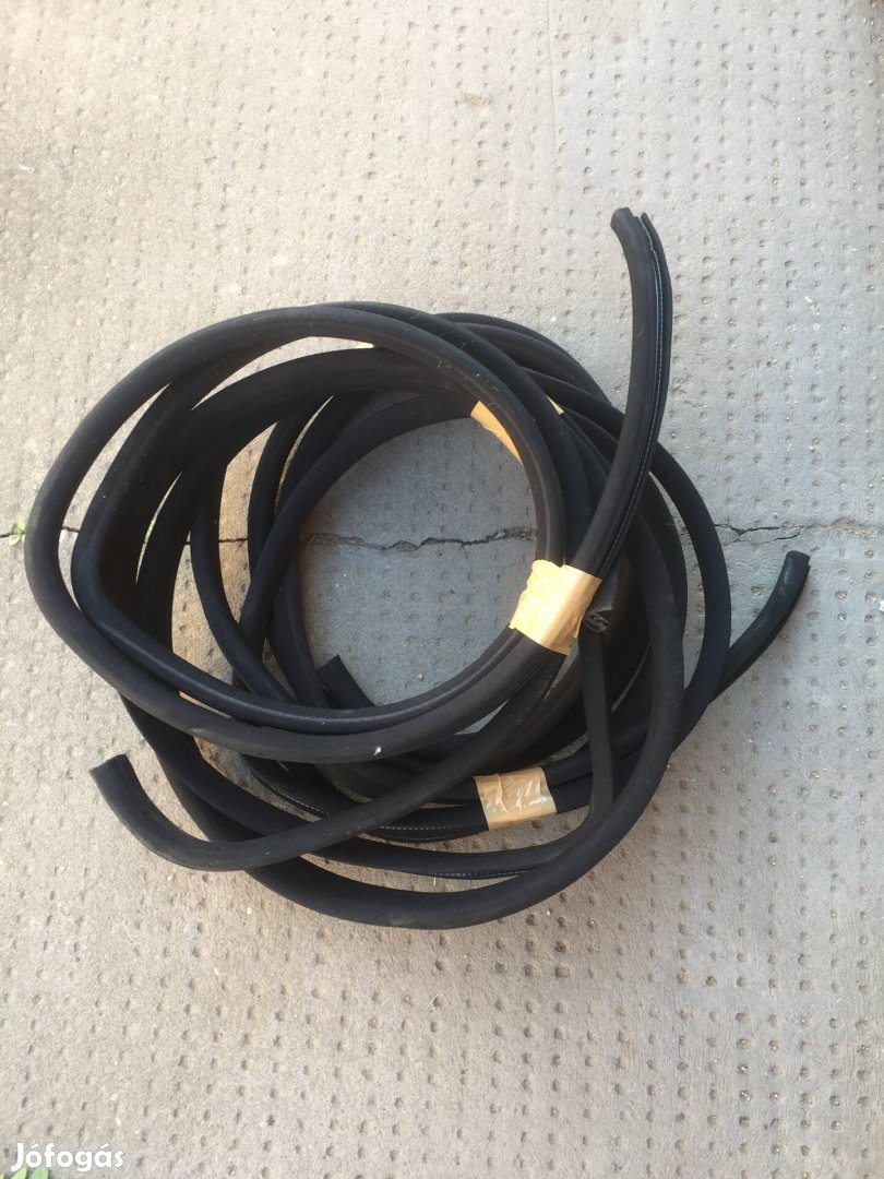 Mercedes Mercedes-Benz W202 sedan fekete plüss ajtószigetelés 