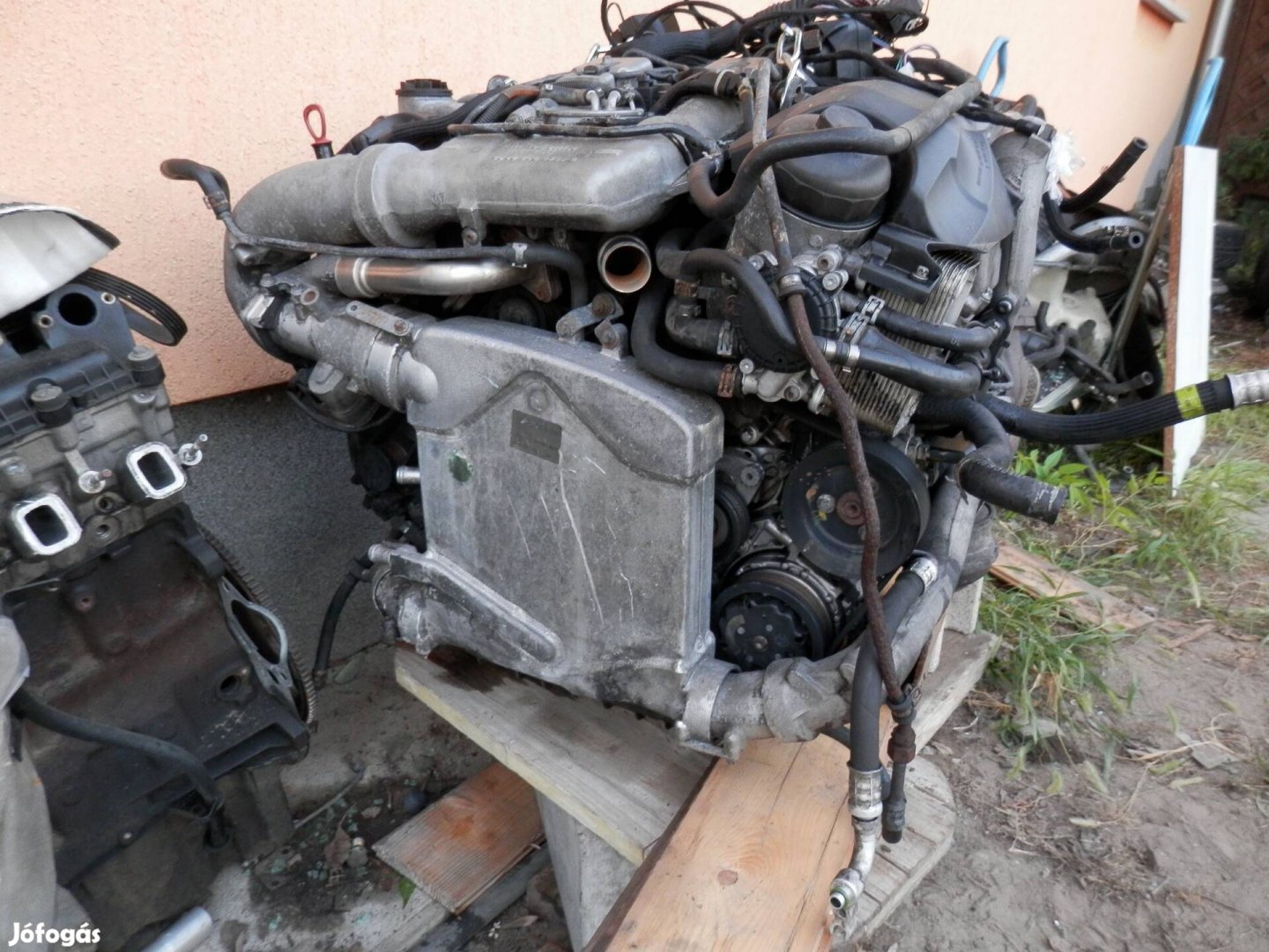 Mercedes OM 628 V8 CDI motor eladó 