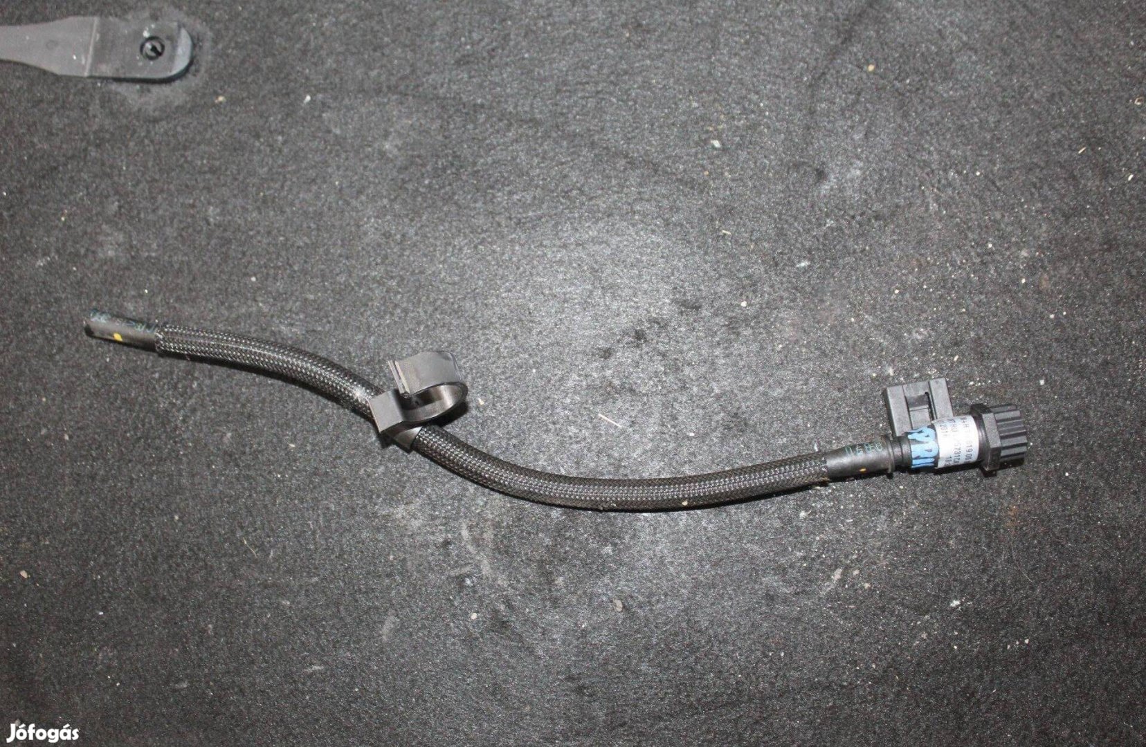 Mercedes Sprinter 2014 2.2D üzemanyag cső szűrőházhoz L25731CA