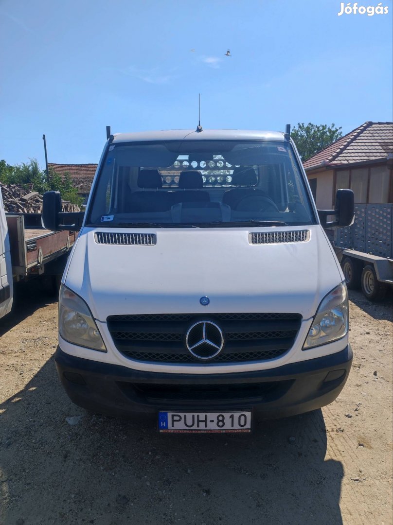 Mercedes Sprinter 516 billencs kisteherautó 