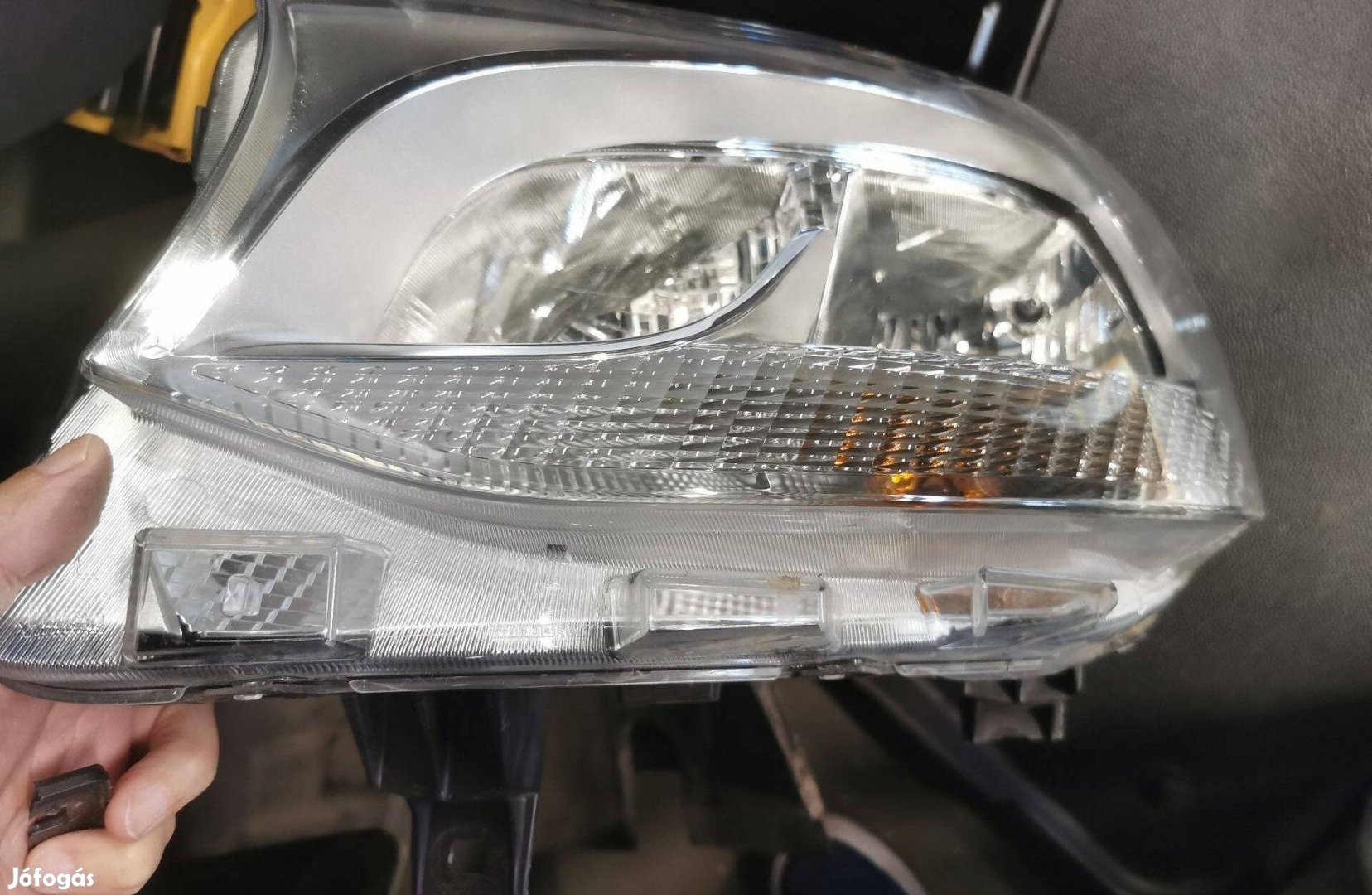 Mercedes Sprinter 907-910 bal első utángyártott első fényszóró, lámpa