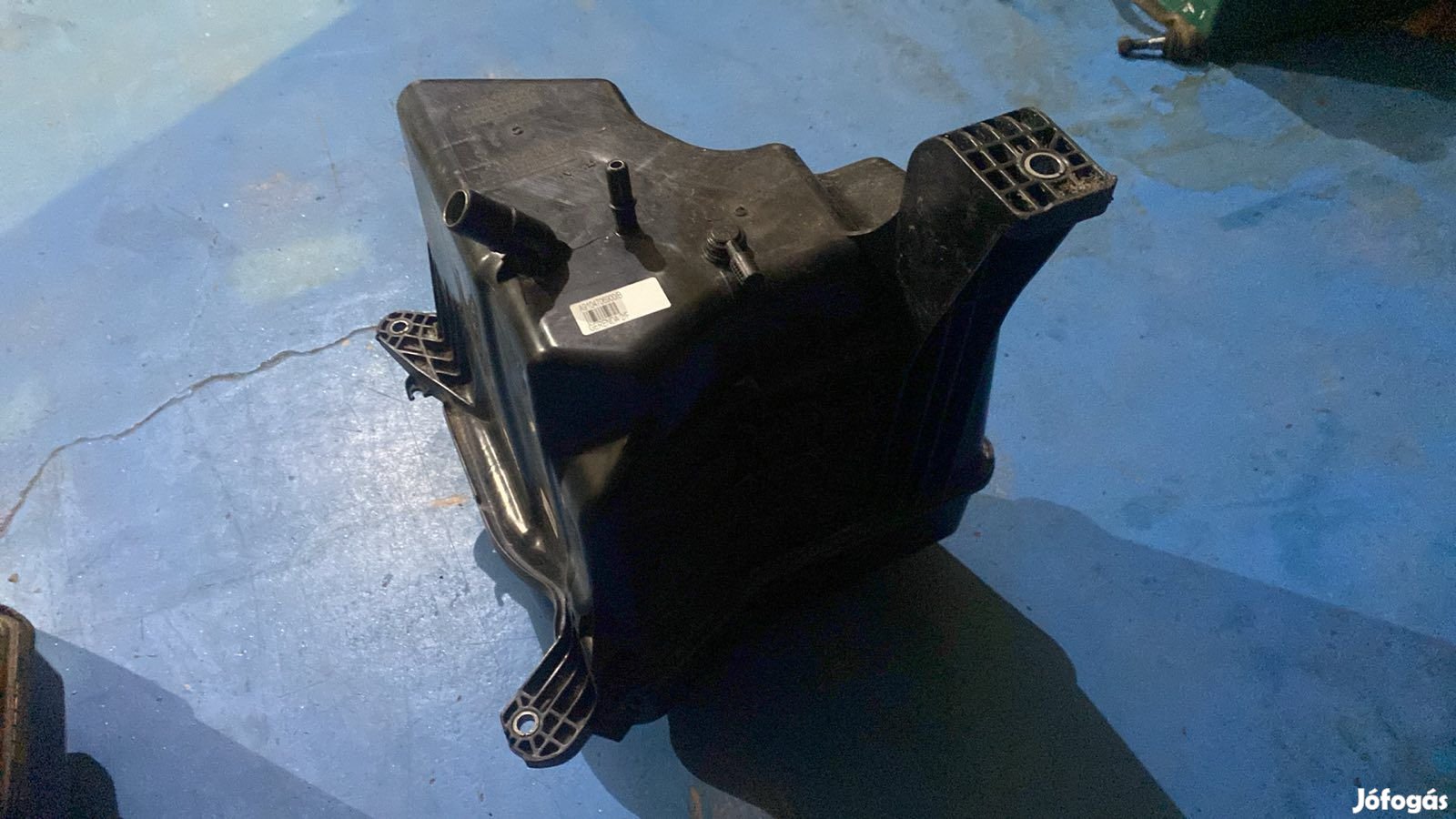 Mercedes Sprinter W907-910 ADBLUE TARTÁLY SZIVATTYÚVAL A9104706900