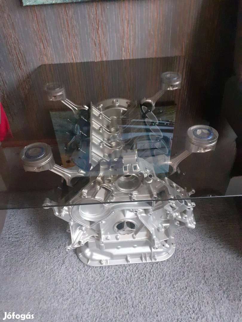 Mercedes V8 blokk üveg asztal