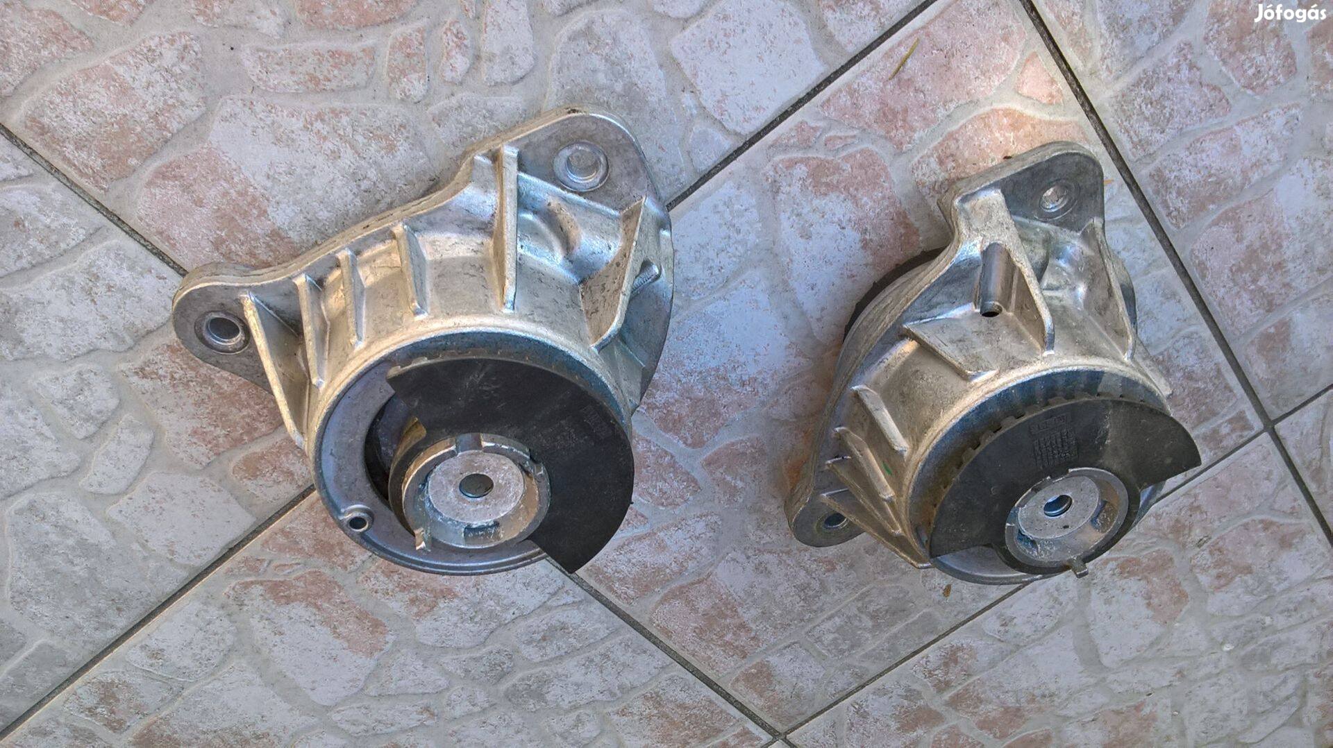 Mercedes V 447 motortartó bakok,21ezerkmt futott!
