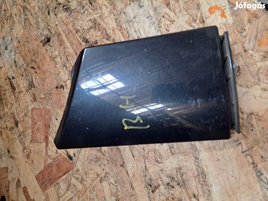 Mercedes Vaneo W414 2001-2005 Bal Hátsó Lámpa Alatti Takaró