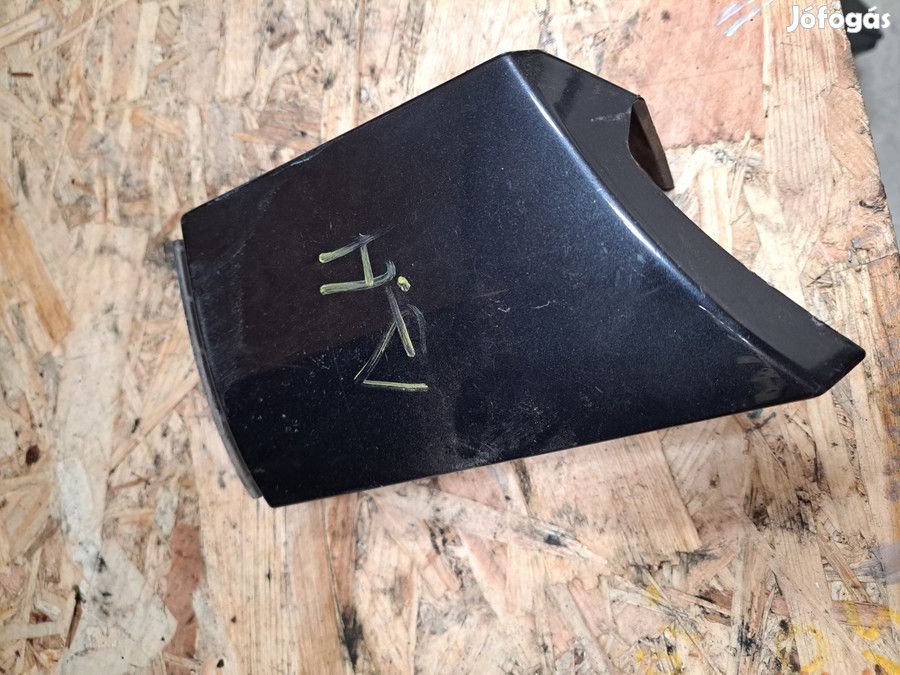 Mercedes Vaneo W414 2001-2005 Jobb Hátsó Lámpa Alatti Takaró