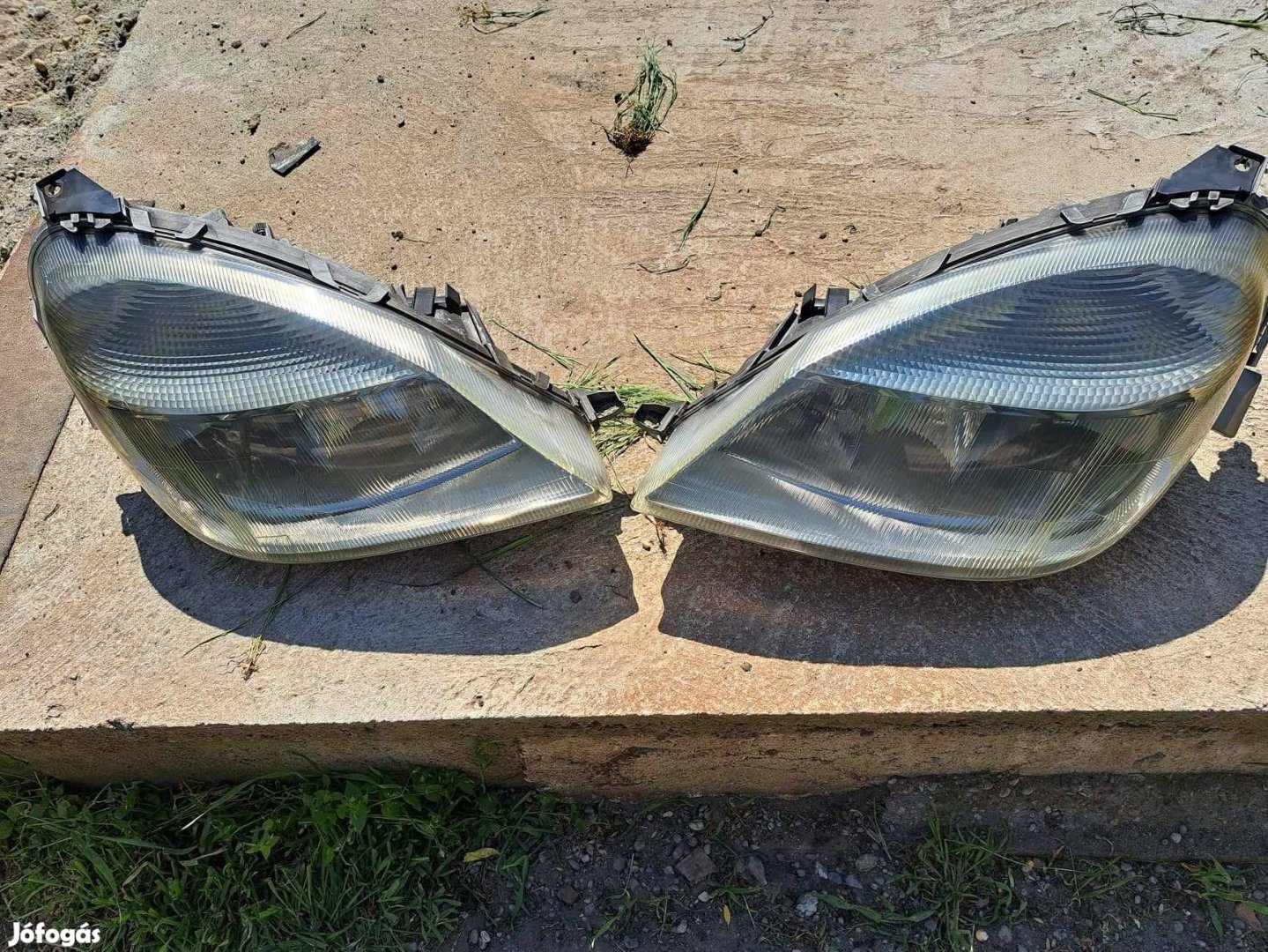 Mercedes Vaneo gyári első lámpa párban
