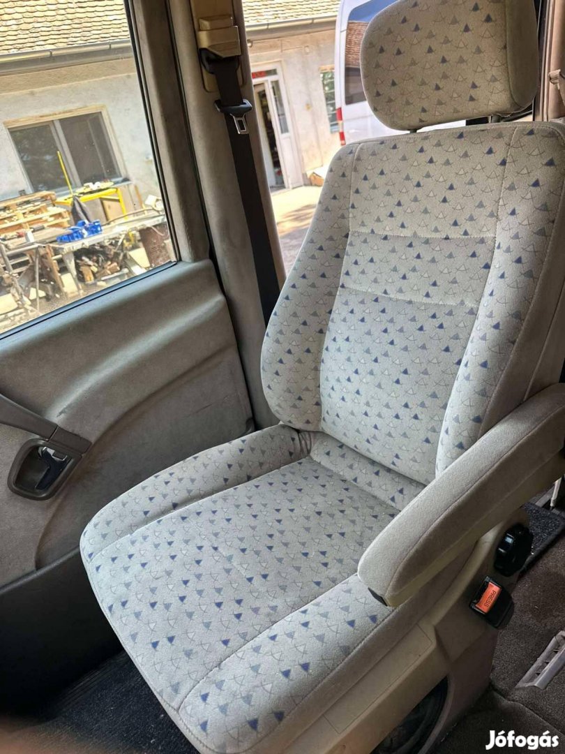 Mercedes Vito 638 Jobb-Bal első ülés