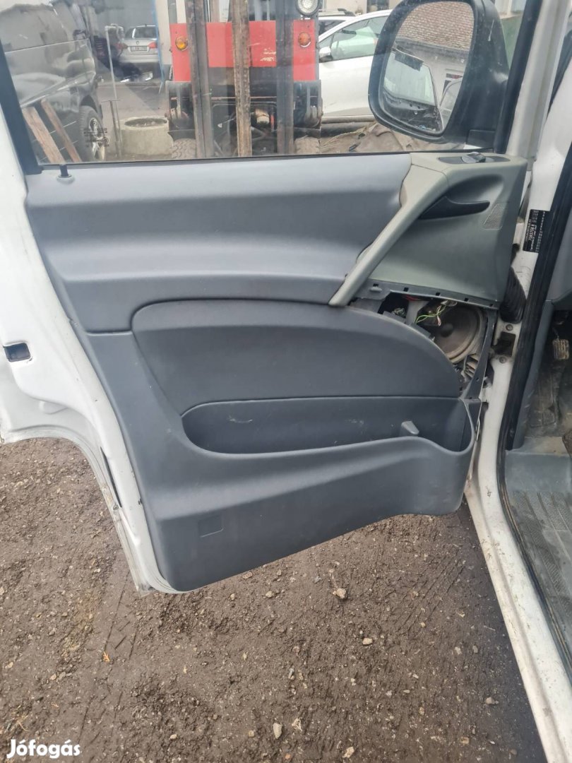 Mercedes Vito 639 Bal első ajtókárpit