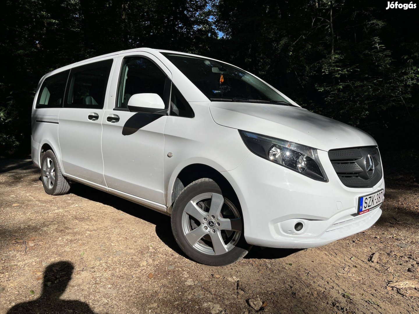 Mercedes Vito 9 személyes mikrobusz bérlés, extra hosszú