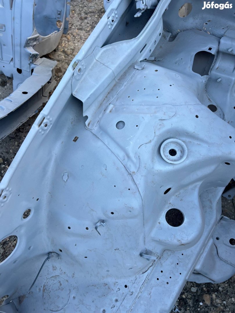 Mercedes W123 első torony lemezek