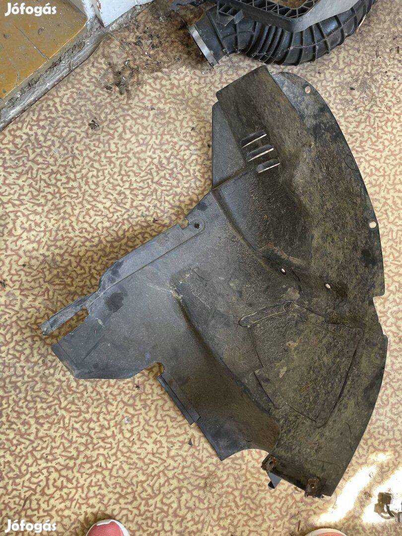 Mercedes W168 sárvédő burkolat és dobbetét 168 698 85 30 168 690 0130