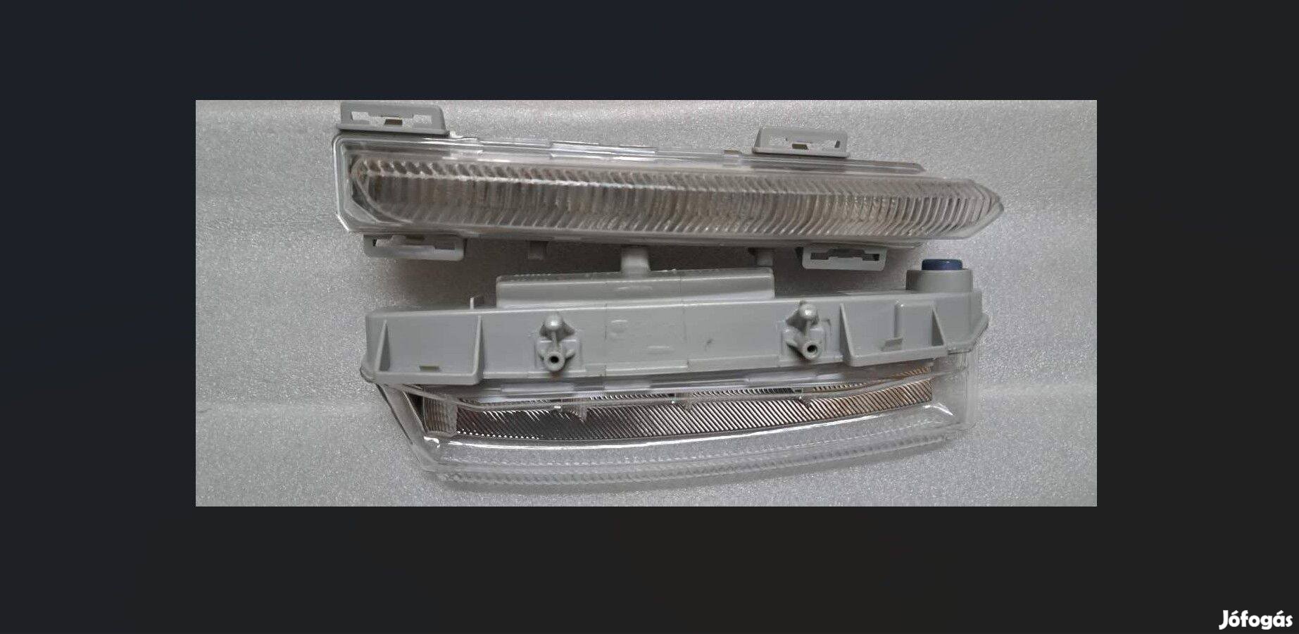 Mercedes W176 W242 W246 C117 CLA R231 SL nappali menetfény jobb bal