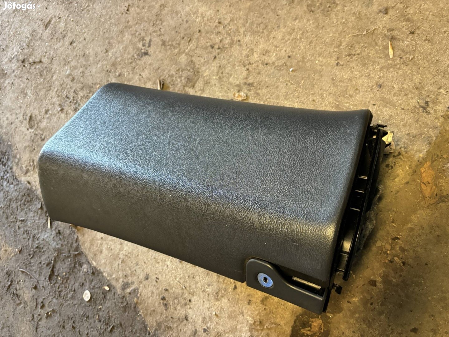 Mercedes W203 kesztyűtartó