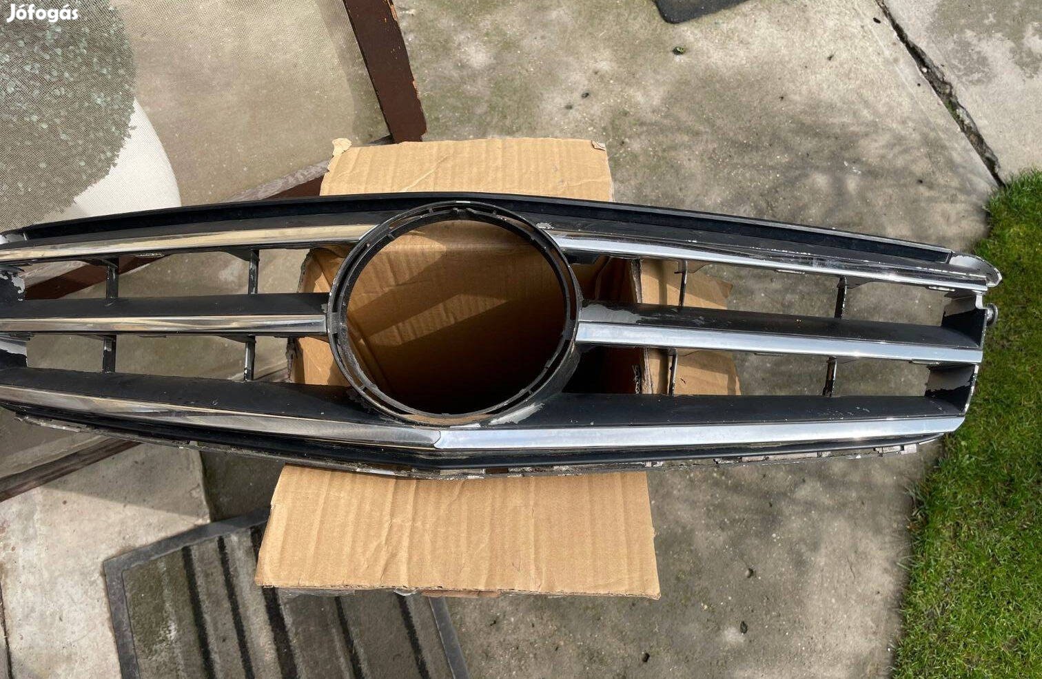 Mercedes W204 első díszrács fillérekért