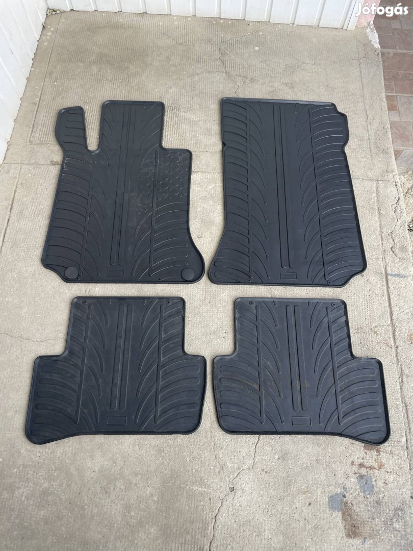 Mercedes W204 gumi szőnyeg