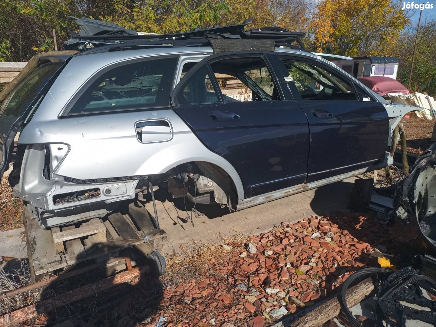 Mercedes W204 karosszéria sárvédő ajtó