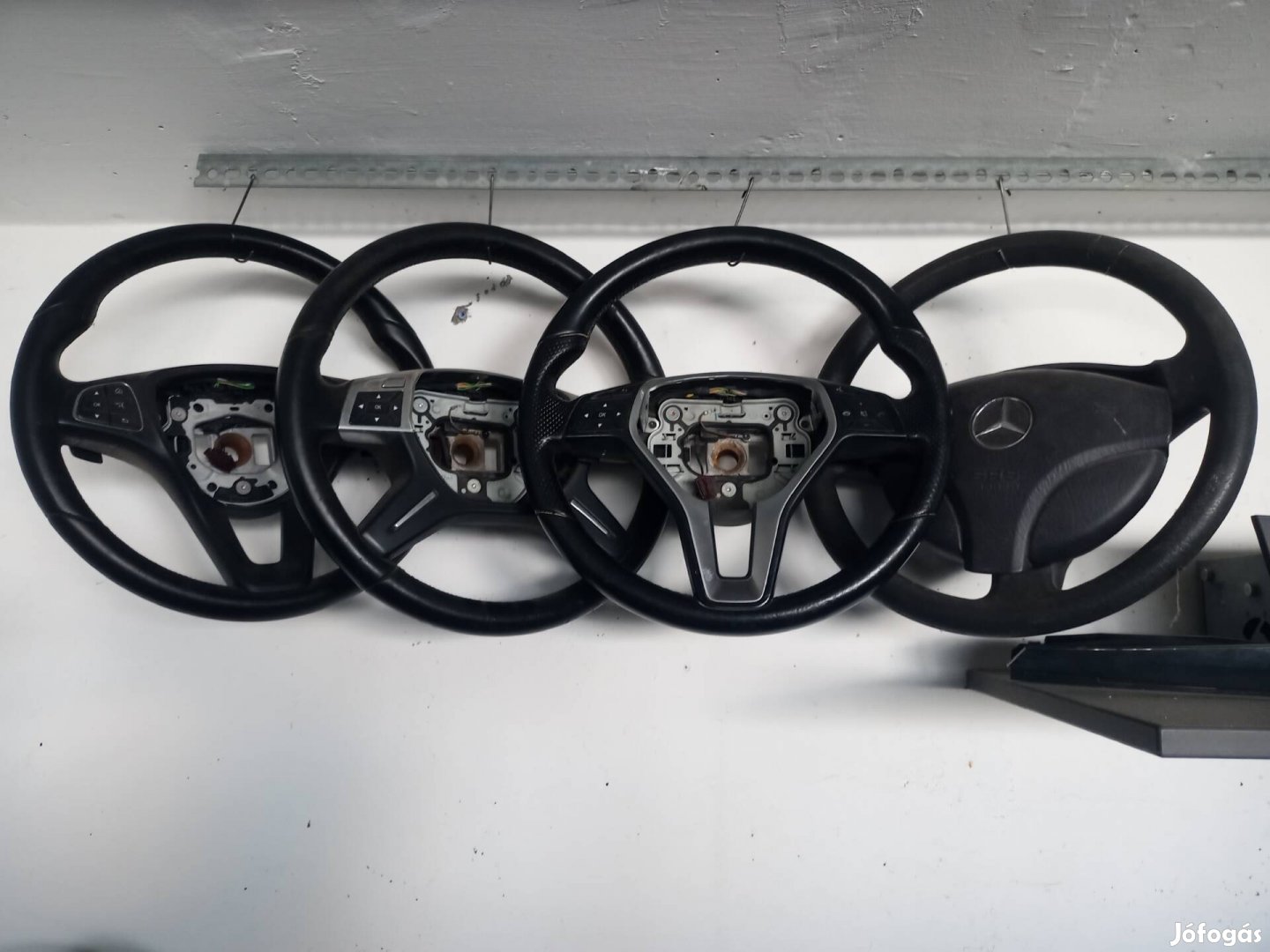 Mercedes W204 többféle kormány eladó 2 F1 váltós is van