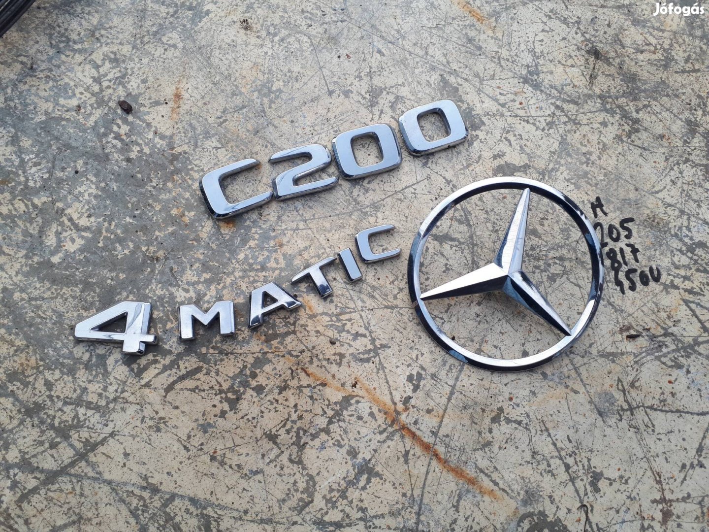 Mercedes W205 sedan  hátsó  embléma , felirat 