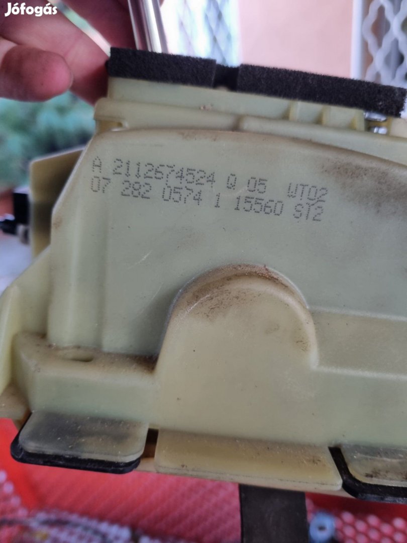 Mercedes W211 Kulissza A2112674524 eladó