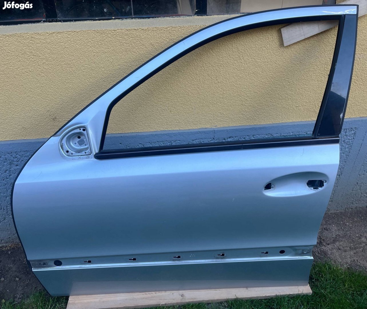 Mercedes W211 / E osztály bal első ajtó eladó