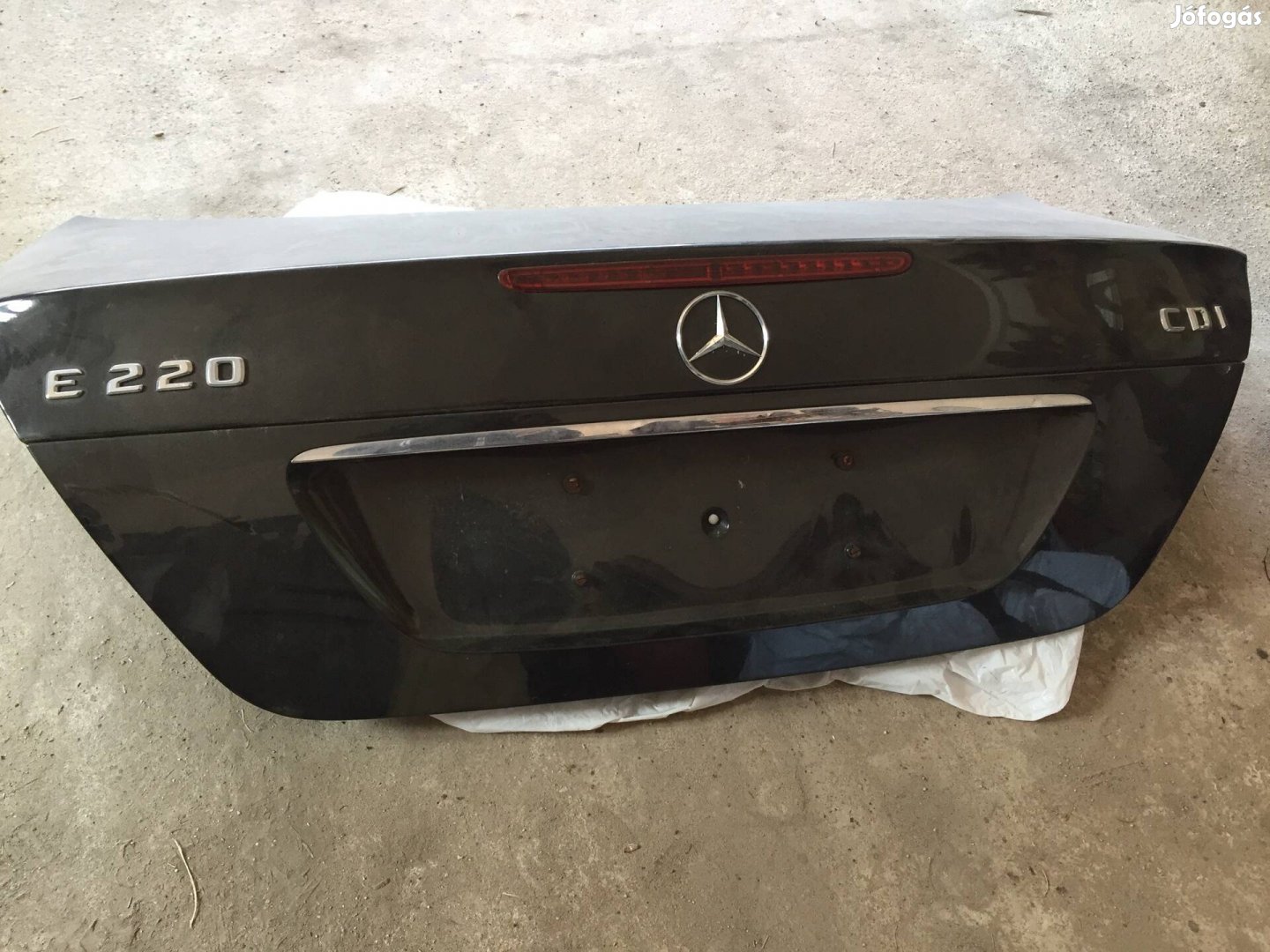 Mercedes W211 csomagtér ajtó