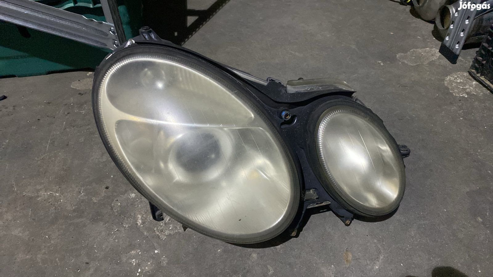 Mercedes W211 jobb fényszóró A2118201661 eladó
