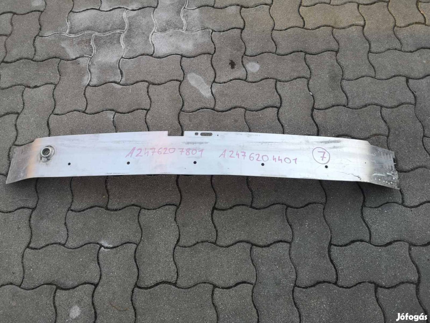 Mercedes W247 B osztály Keresztartó  A2479067906 eladó