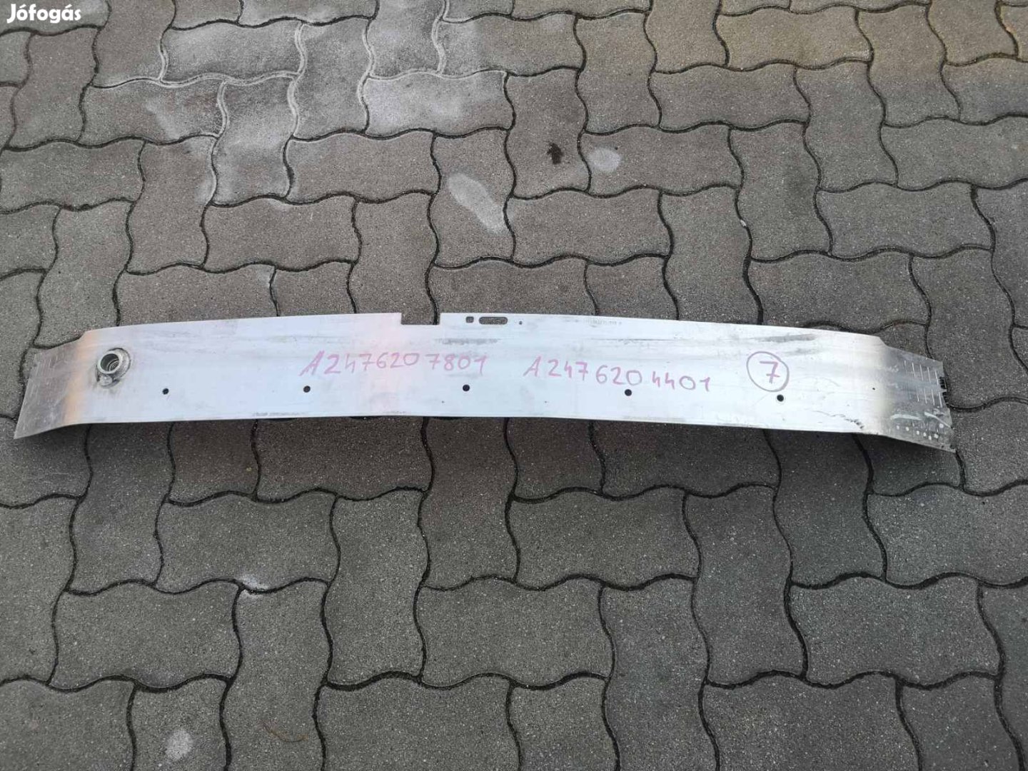 Mercedes W247 B osztály Keresztartó  A2479067906 eladó