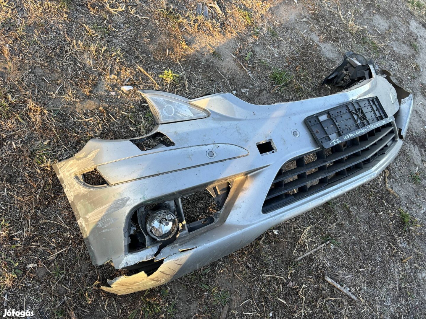 Mercedes W251 AMG sport első lökhárító sérült 