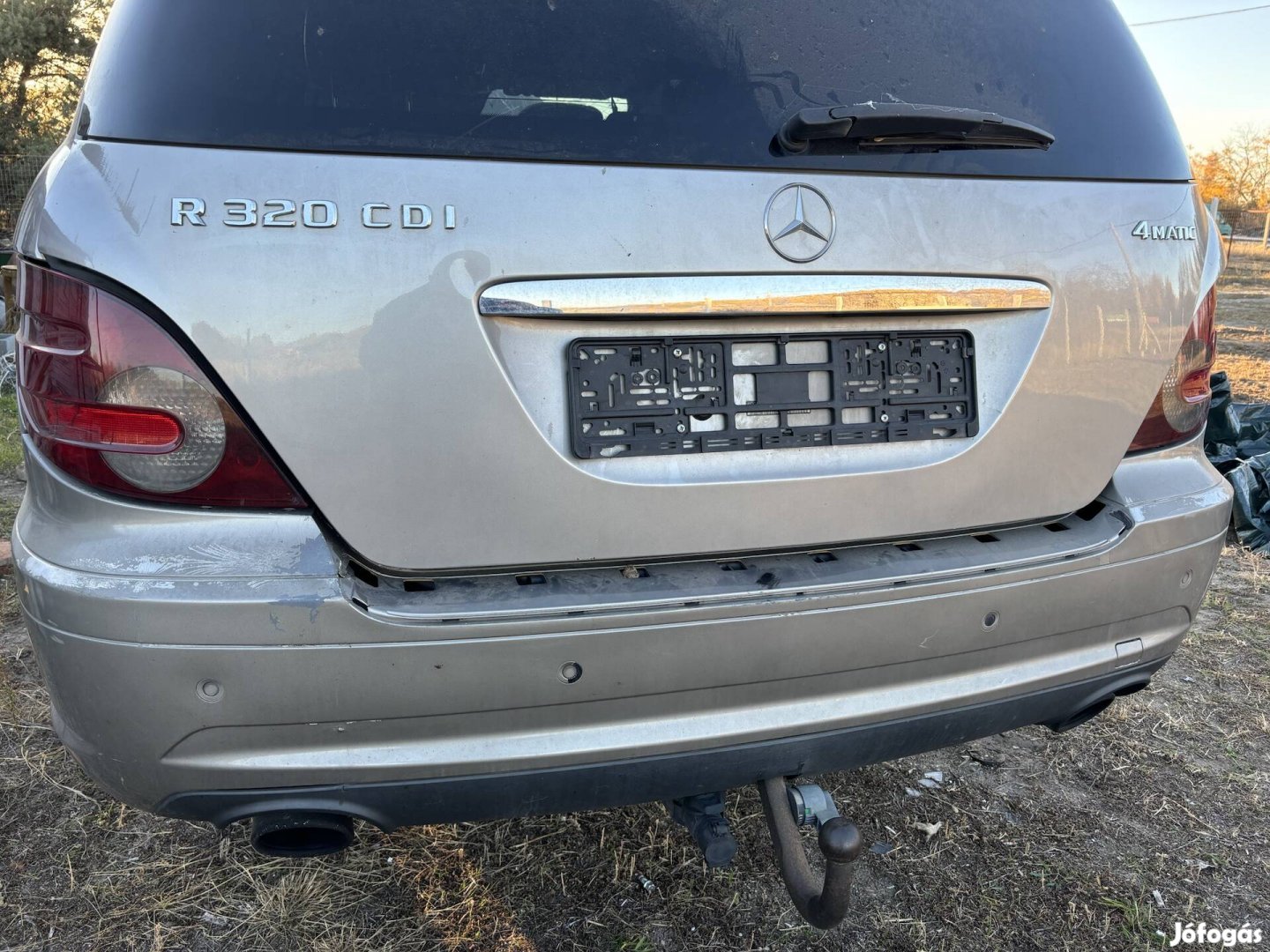 Mercedes W251 csomagtér ajtó lökhárító kipufogó 
