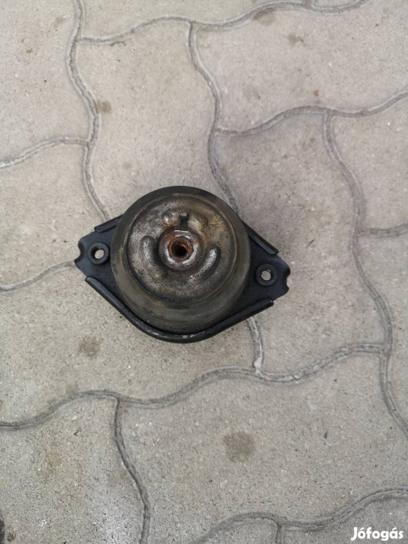 Mercedes W251 motortartó bak A2512403117 eladó