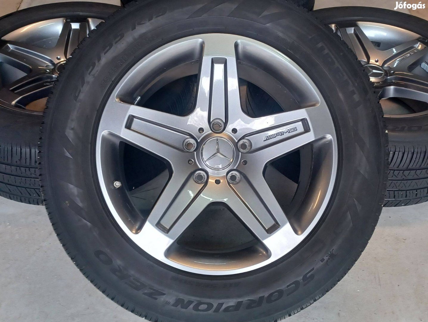 Mercedes W463 G AMG 5x130 9.5x19 275/55 R19 négyévszakos gumikkal 4db