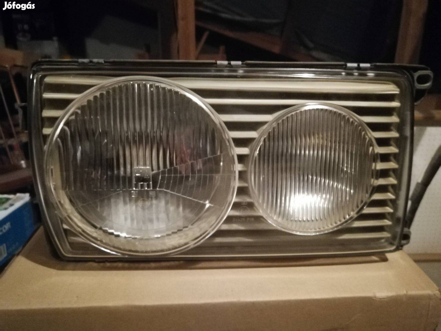 Mercedes W 123 újszerű állapotú gyári első lámpa 