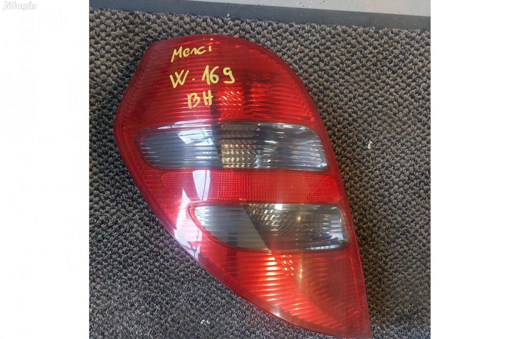 Mercedes W 169 hátsó lámpa füst