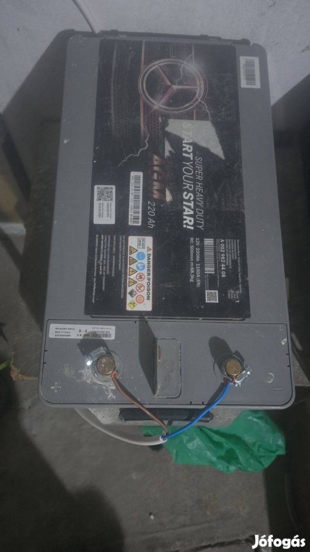 Mercedes akumlátor 220A 12V Új!