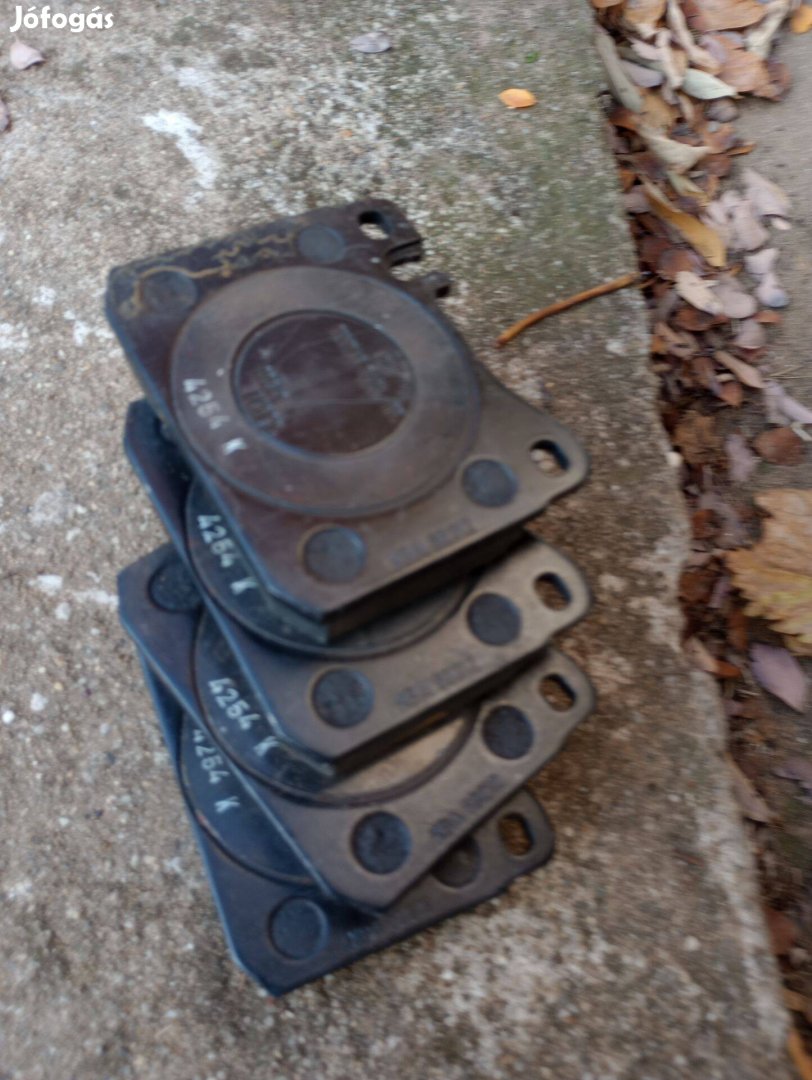 Mercedes benz 124 első fékbetét garn