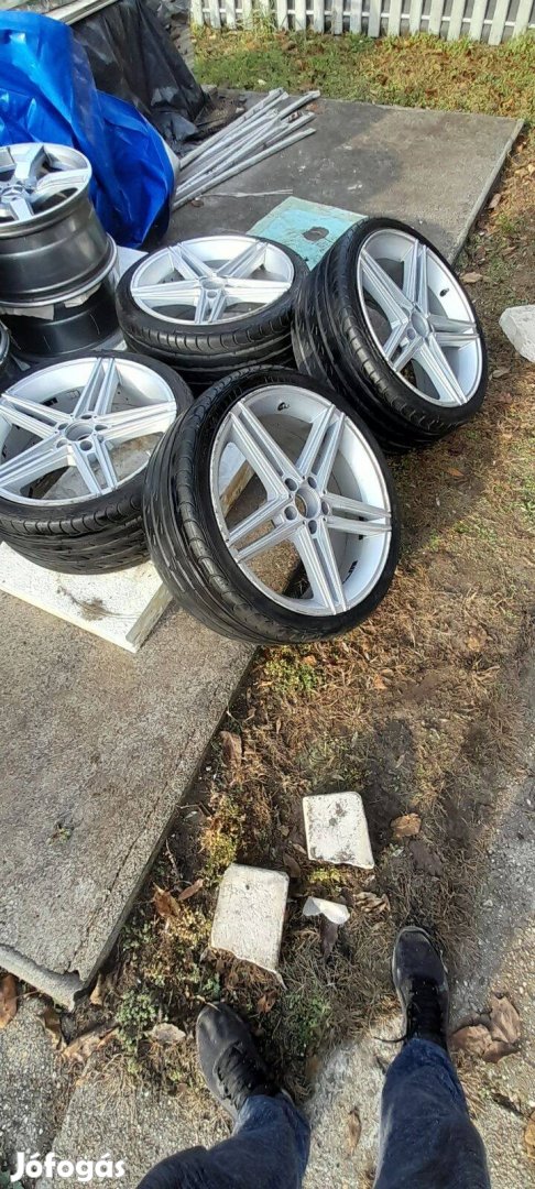 Mercedes-benz 19 colos 2 széles alufelni garnitúra eladó. Gumikat adom