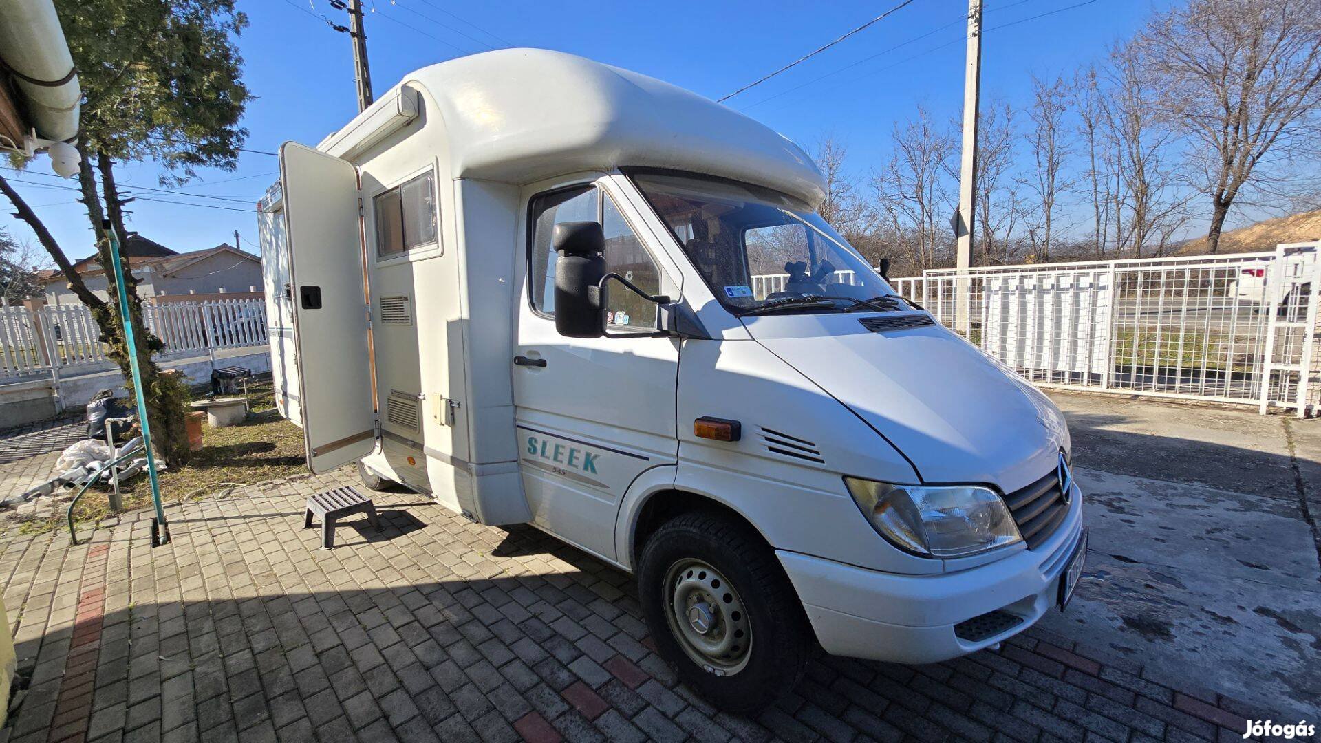 Mercedes benz lakóautó