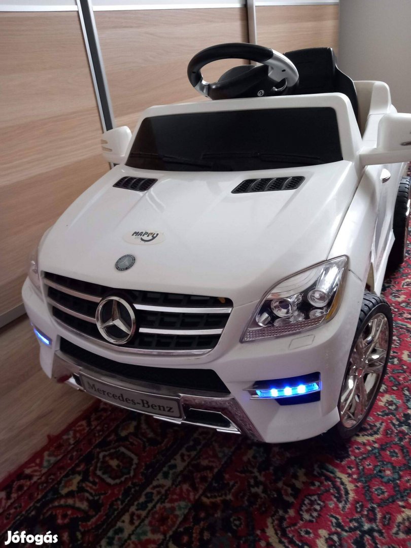Mercedes elektromos kisautó gyerekeknek