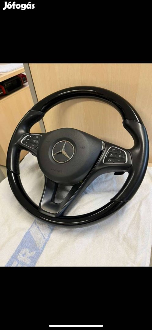 Mercedes fa kormány