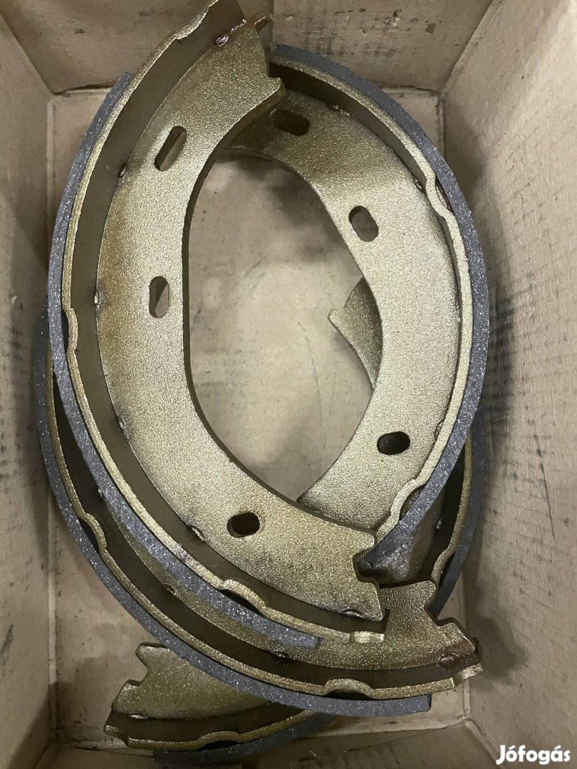 Mercedes fékpofa szett új W114 W115 C123 S123 W123 W116 W126
