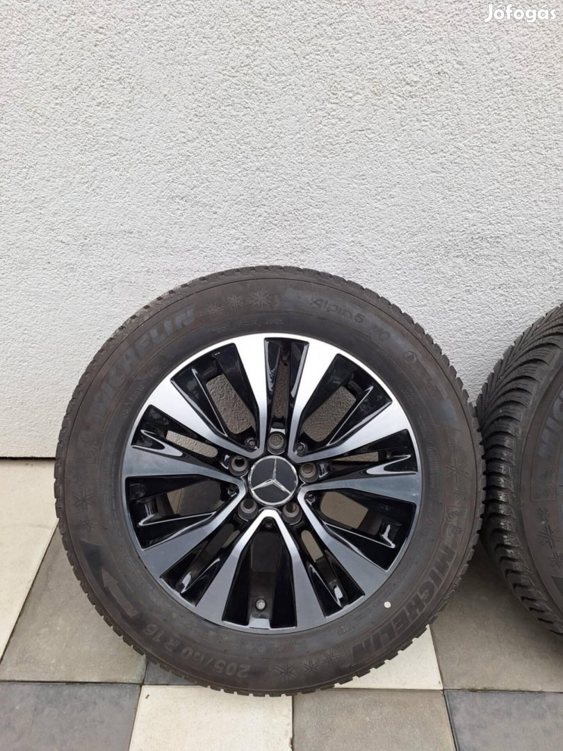 Mercedes gyári 16 colos felni újszerű téligumikkal +Tpms A B C CLA