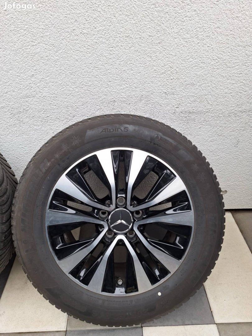Mercedes gyári 16 colos felni újszerű téligumikkal + Tpms A B C CLA